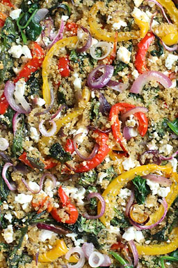 Gratin de quinoa aux légumes rôtis et feta