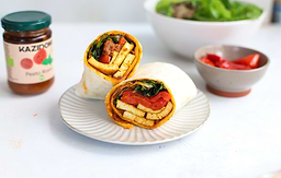 Wraps au tofu mariné, légumes grillés et pesto rouge