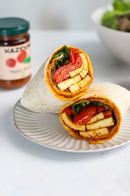 Wraps au tofu mariné, légumes grillés et pesto rouge