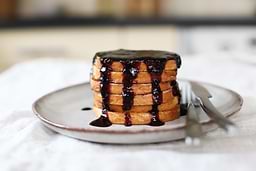 Pain perdu à la confiture de myrtilles