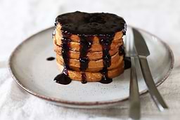 Pain perdu à la confiture de myrtilles