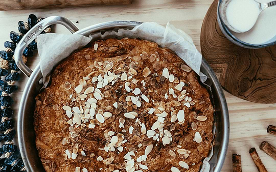 Vegan almond cake