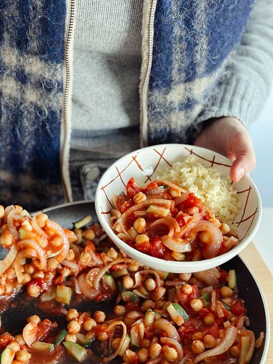 Kikkererwten en tomaten op oosterse wijze