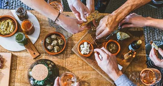 7 idées d’apéro rapides et équilibrés