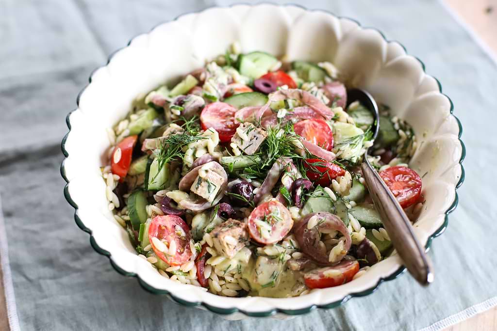 Salade d'orzo aux olives noires