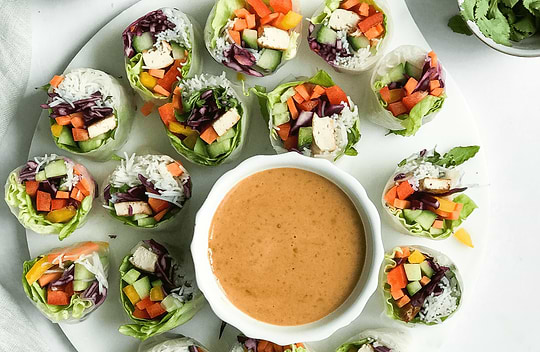 Spring rolls vegan et leur sauce peanut butter