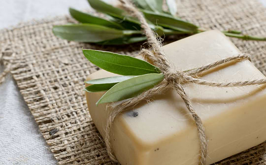 Tout savoir sur le Savon noir : avantages, utilisations et recettes
