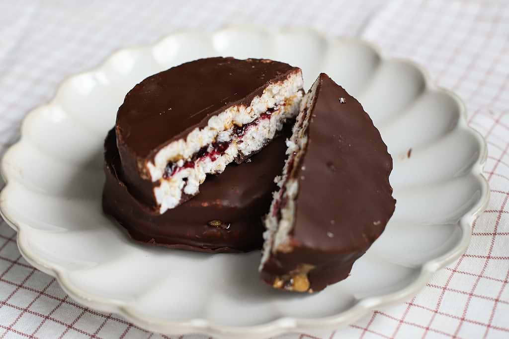 Galette de riz, chocolat, confiture et peanut butter
