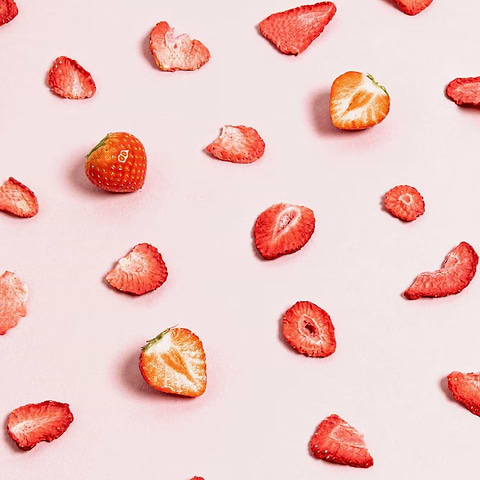  Sliced freeze-dried strawberries