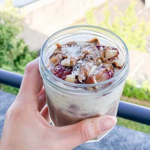 Porridge au beurre de cacahuètes et fruits rouges