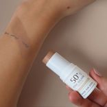 Stick solaire teinté SPF50+ 1