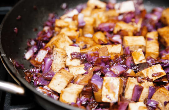 Tofu bowl with red cabbage, apples, and walnuts (anti-inflammatory)