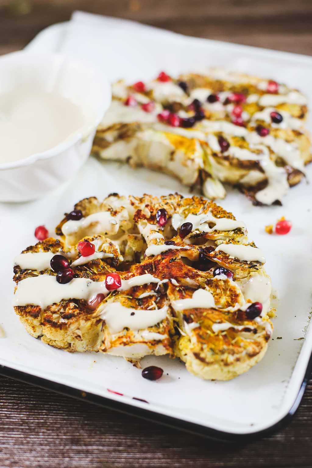 Chou-fleur grillé à la grenade et sauce Tahini (IG bas)