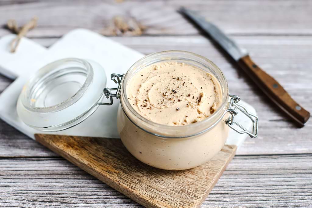 Faux gras with cashew nuts