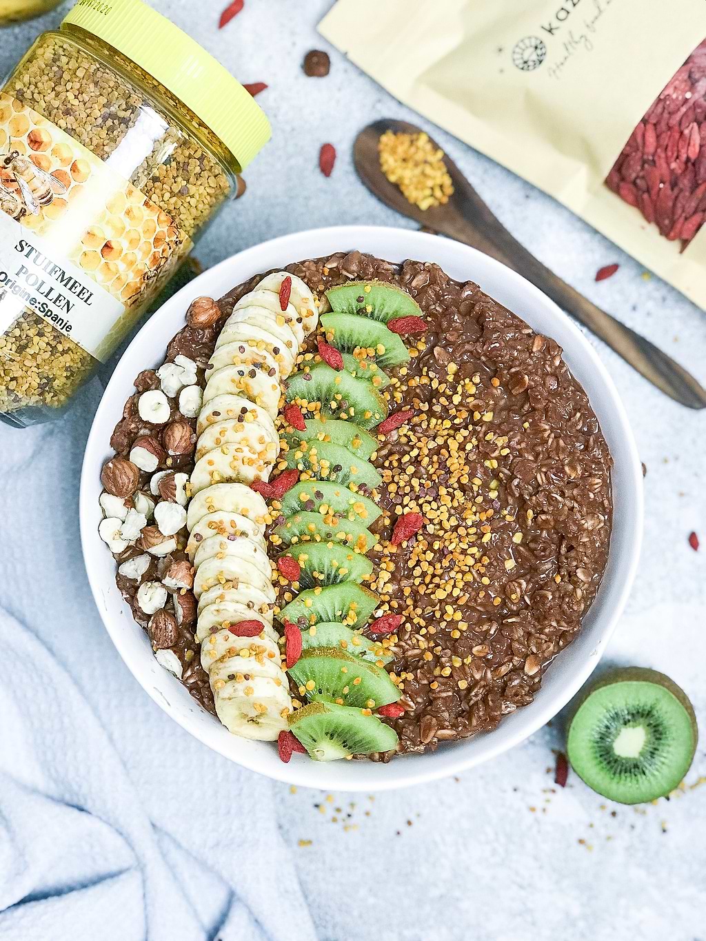Porridge au chocolat et grains de pollen