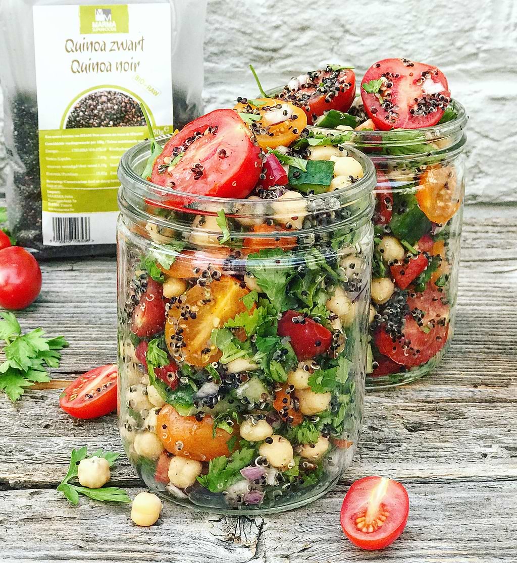 Black quinoa salad
