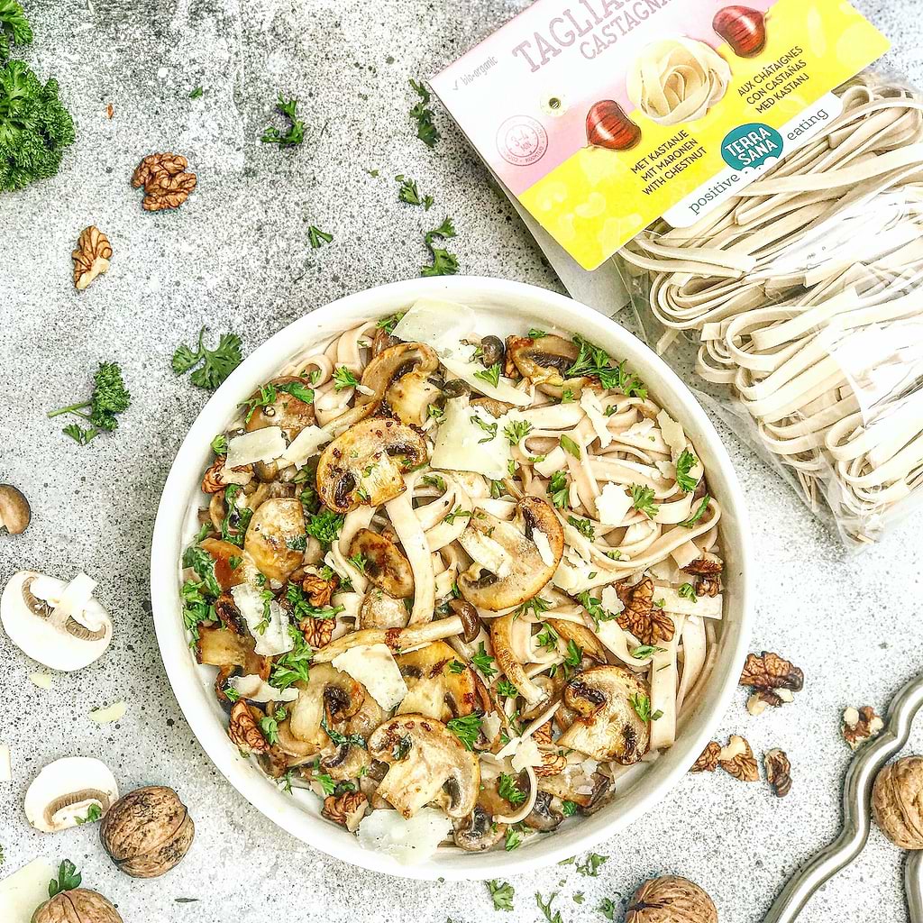 Chestnuts tagliatelle with mushrooms and nuts