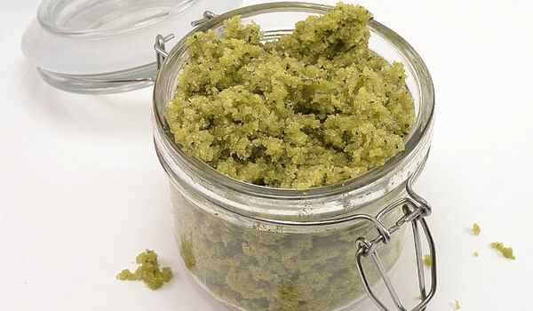 Matcha thee scrub