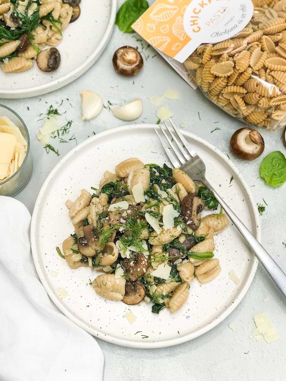 Gnocchetti met kikkererwten en champignons