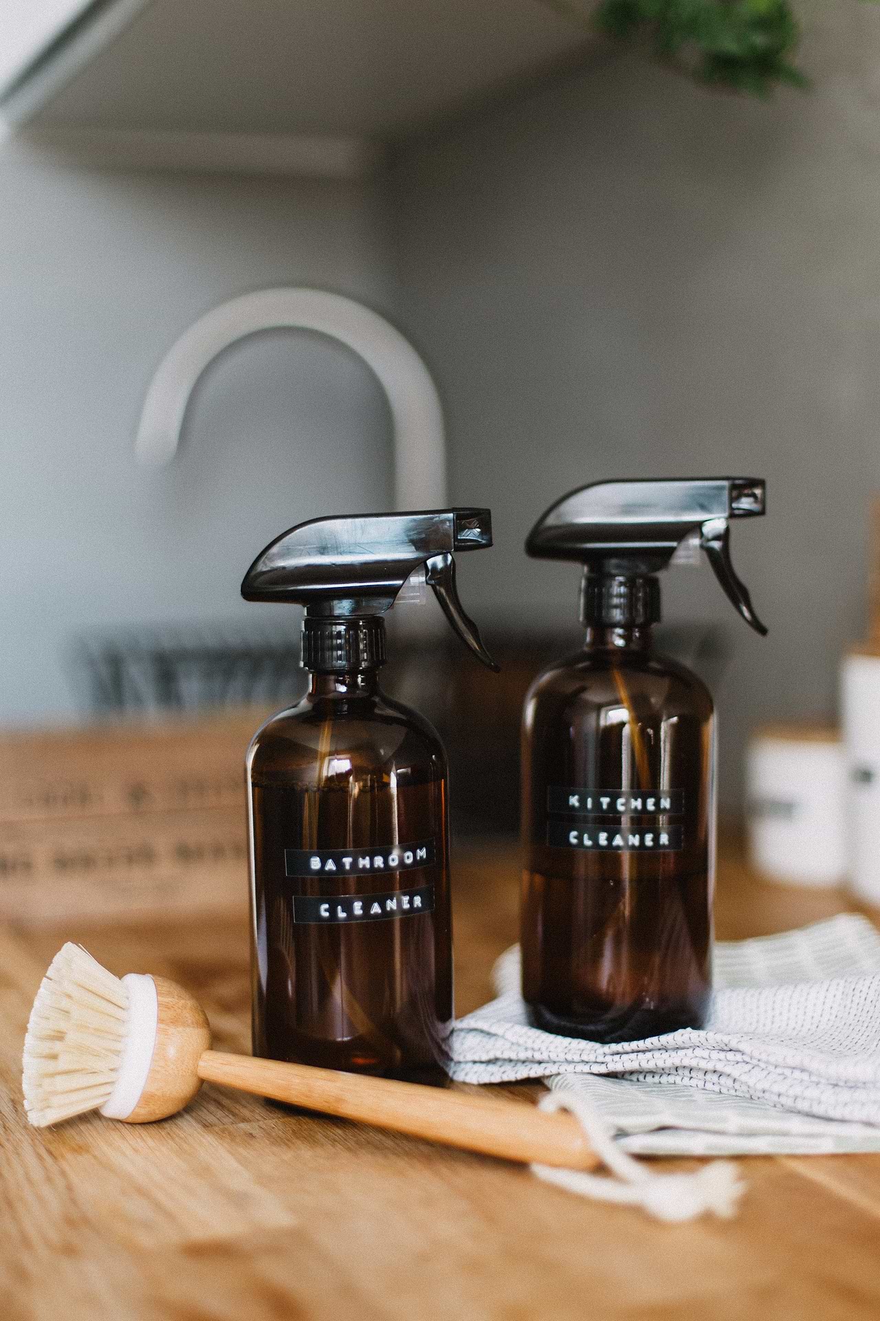 Ecologische ontvettings- en ontkalkingsspray