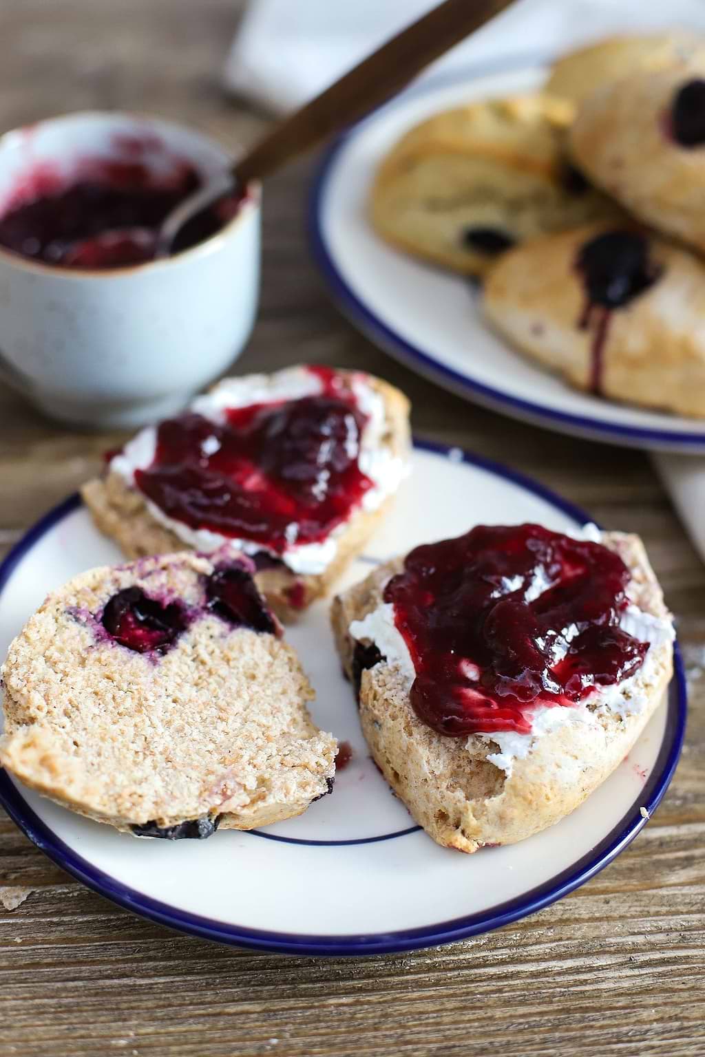 Scones vegan & à IG bas aux myrtilles et lait de coco