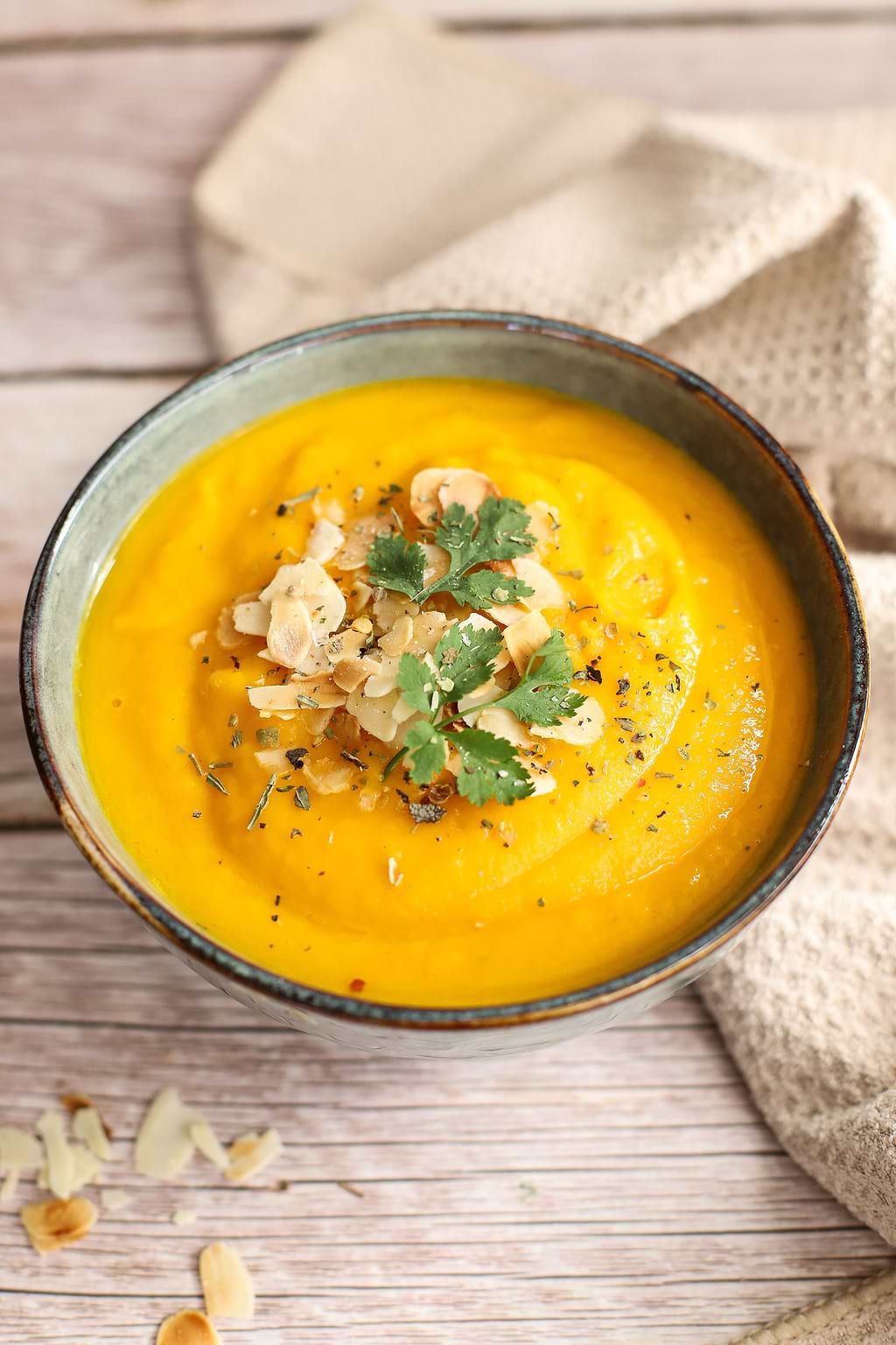 Zoete aardappel, wortel en gembersoep