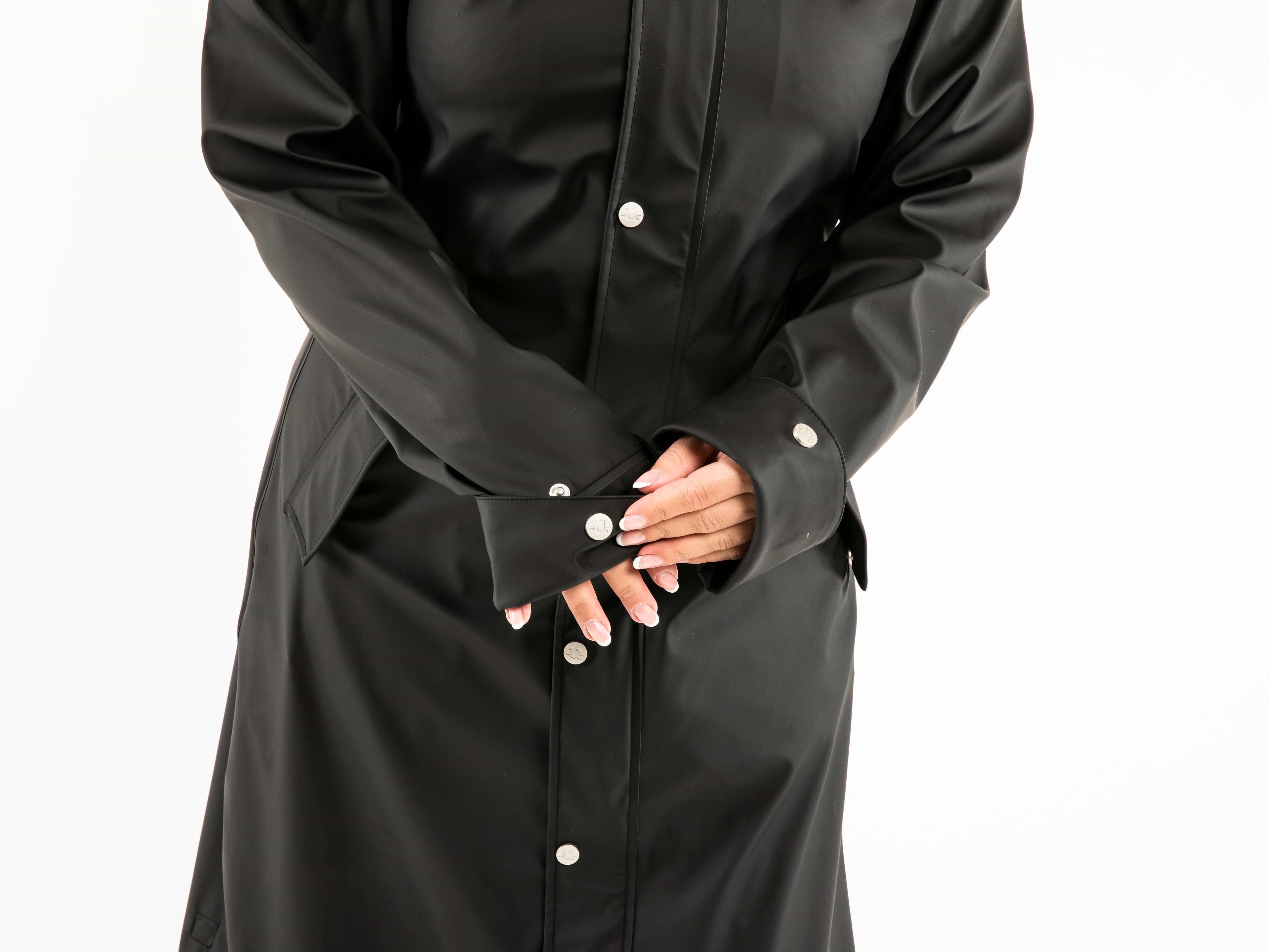 Winnie Raincoat Jet Black