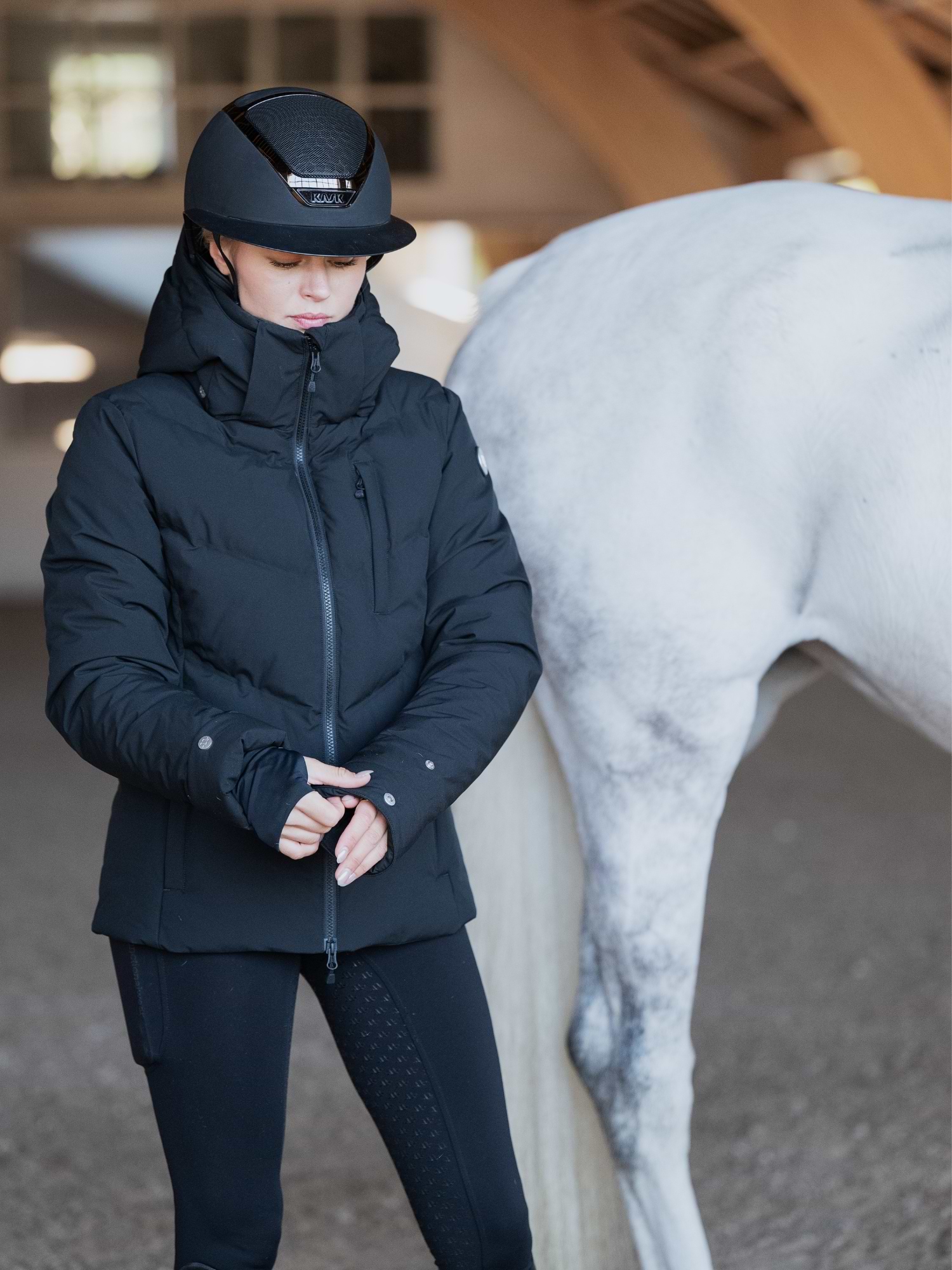 UHIP 中綿 ジャケット 38 ブラック レディース フード取り外し可能 乗馬 防寒 Frost Short Jacket – Warm Winter Jacket with Skirt | Uhip - Uhip