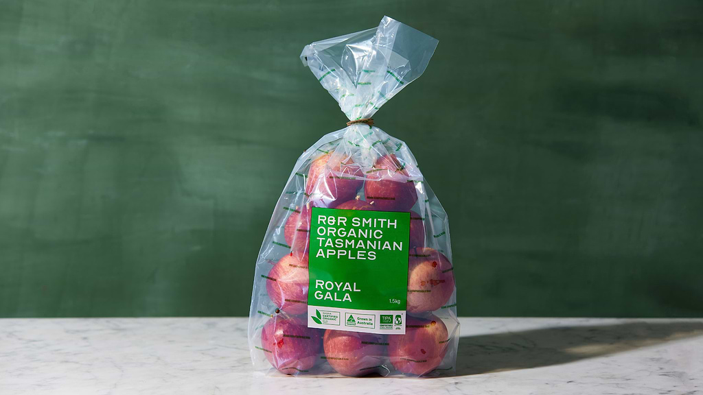 Apples packed in compostable packaging