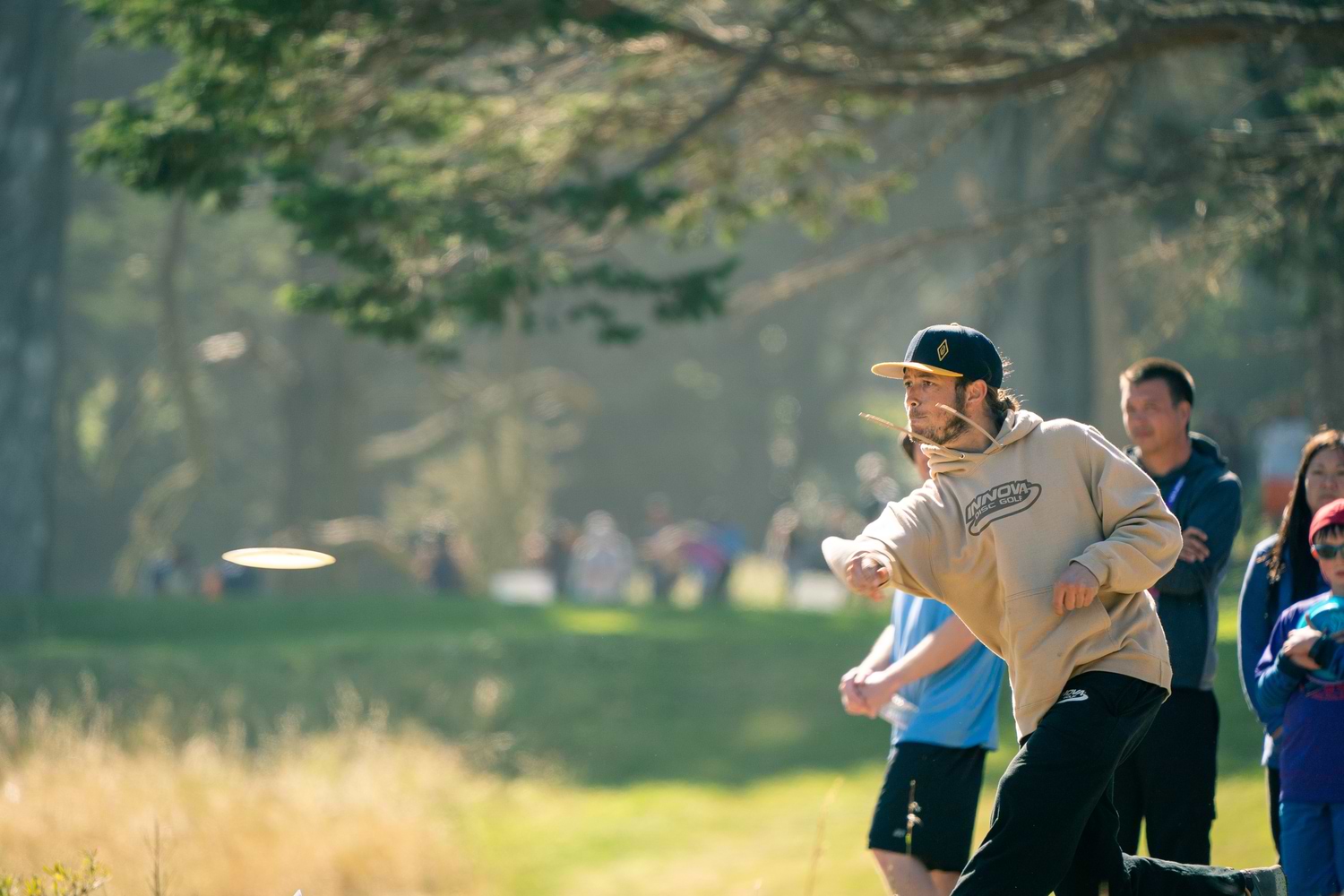 Disc Golf Terms: Learn the Language to the Sport 3 Disc golf pro Gregg Barsby demonstrating a sidearm or forehand throw (disc golf terms).