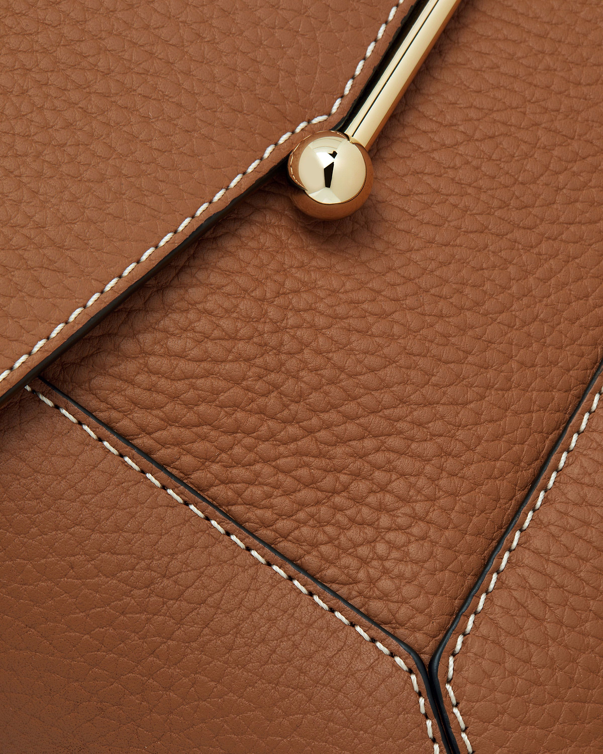 Tan mosaic bag leather with vanilla stitching and gold metal clasp.