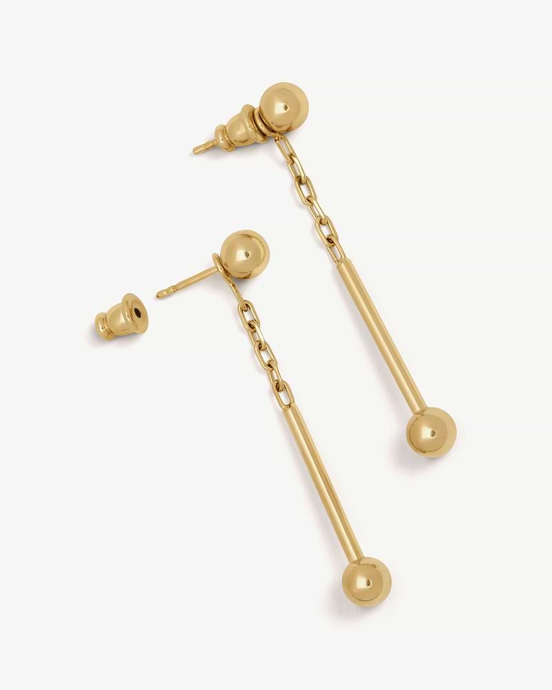 Pair of music bar drop earrings in 22-carat gold gilded finish with chain drops.