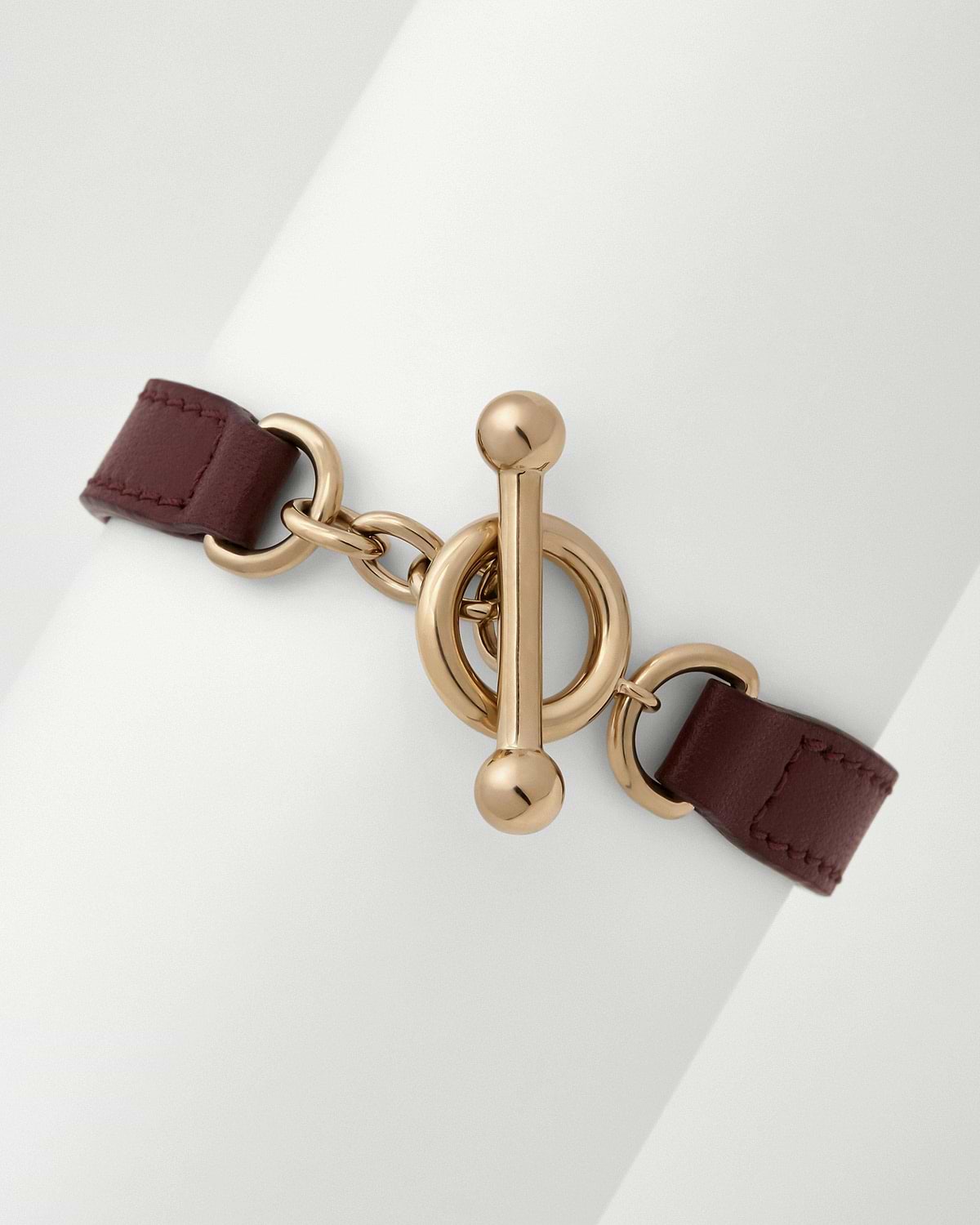 Oxblood leather kite bracelet with gold-tone toggle clasp and link rings