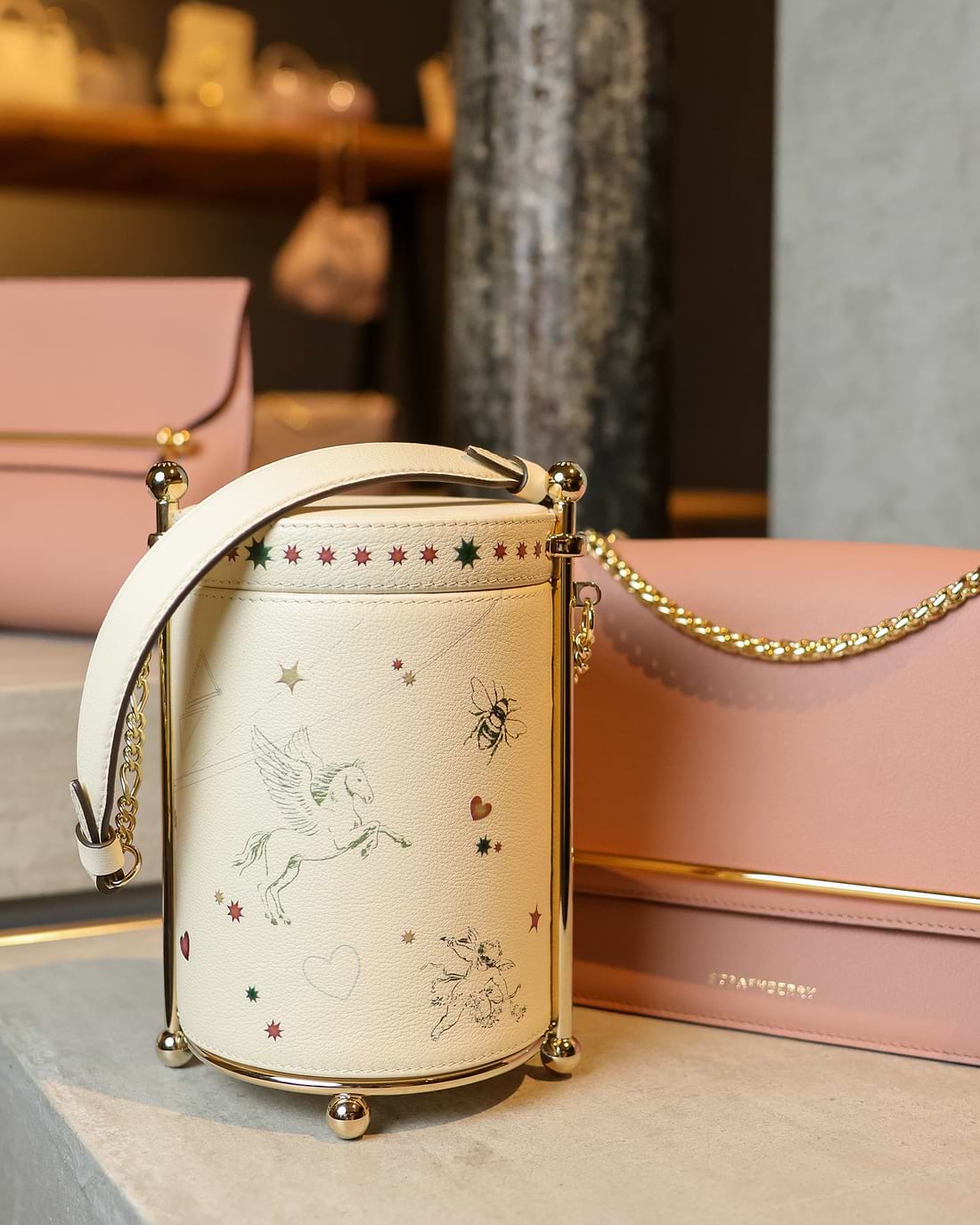 A white purse sitting on top of a table