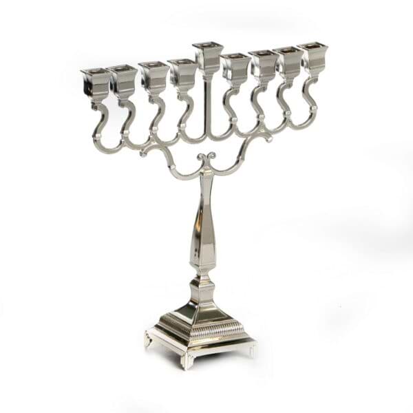 חנוכיה ציפוי כסף בארוק  גובה 22 רוחב 18.8 ס”מ