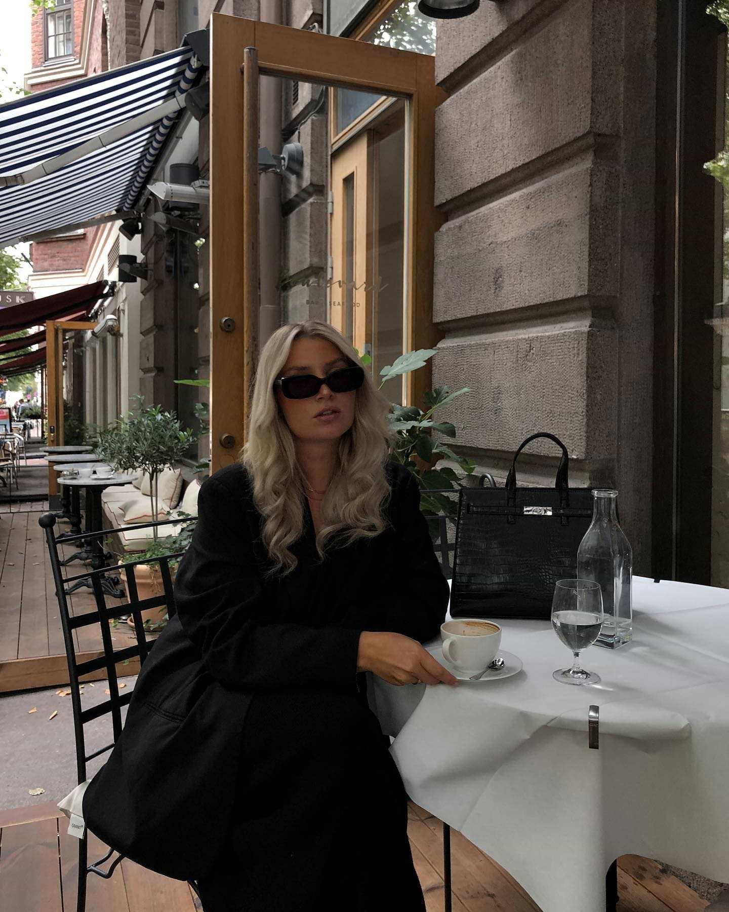 Premium Tape Extensions 40 cm - Straight - Classic Tape 4 cm - 8 Pieces - Cendre Ash Blonde Mix - Rapunzel of Sweden - Image 6