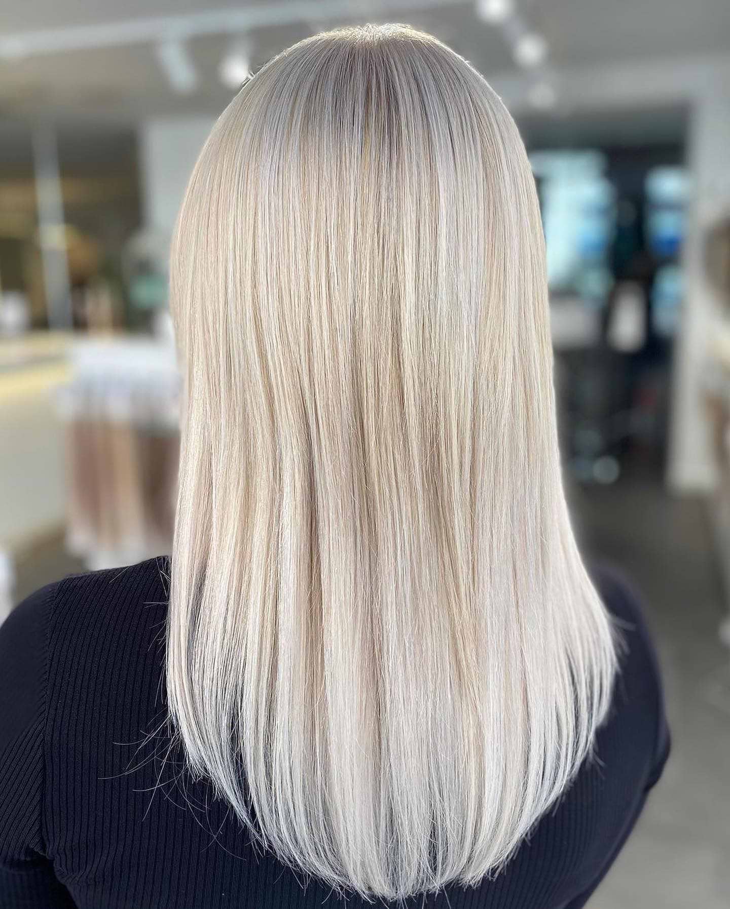 Premium Tape Extensions 40 cm - Straight - Classic Tape 4 cm - 8 Pieces - Light Grey - Rapunzel of Sweden - Image 6