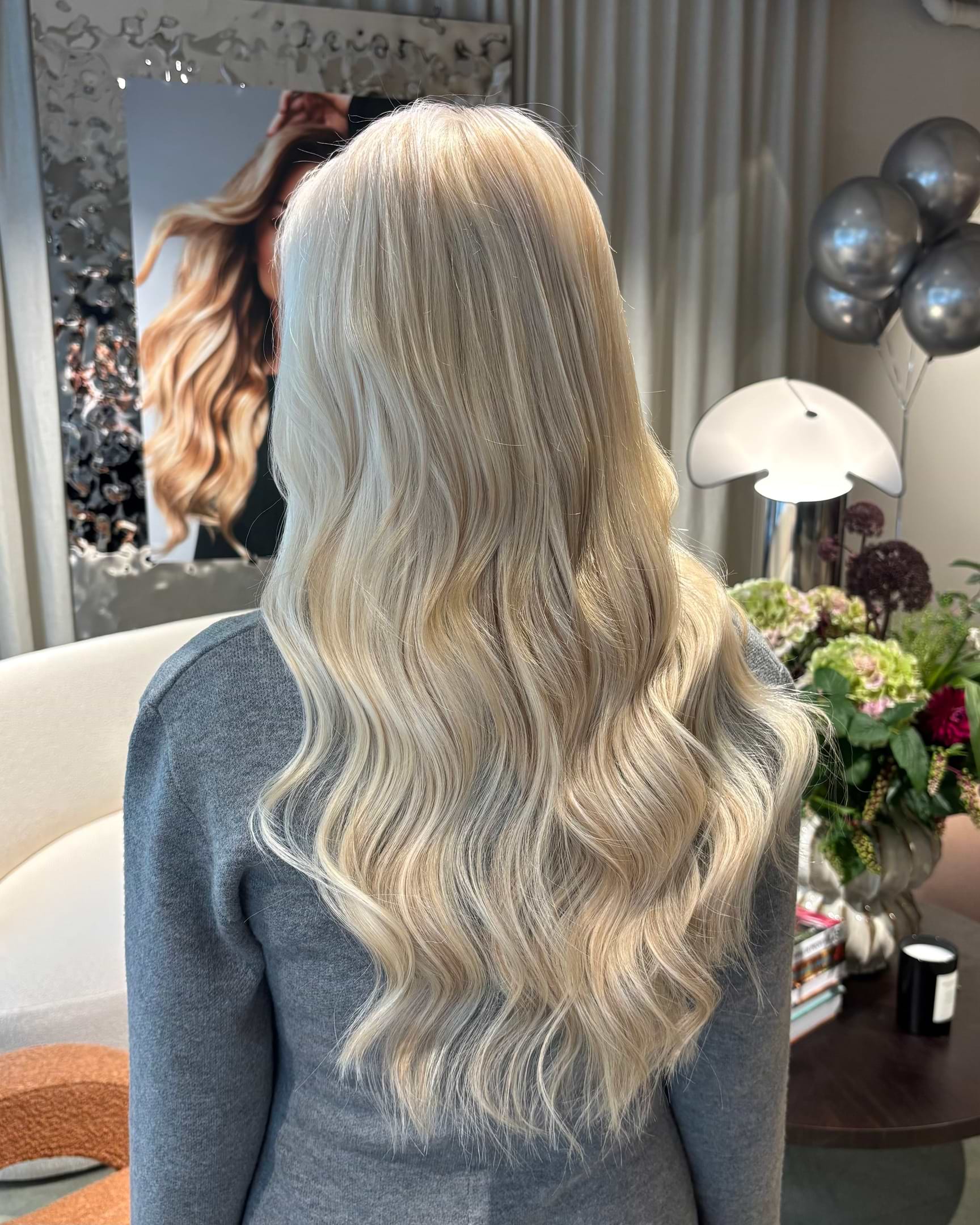 Premium Tape Extensions 50 cm - Straight - Classic Tape 4 cm - 8 Pieces - Light Grey - Rapunzel of Sweden - Image 2