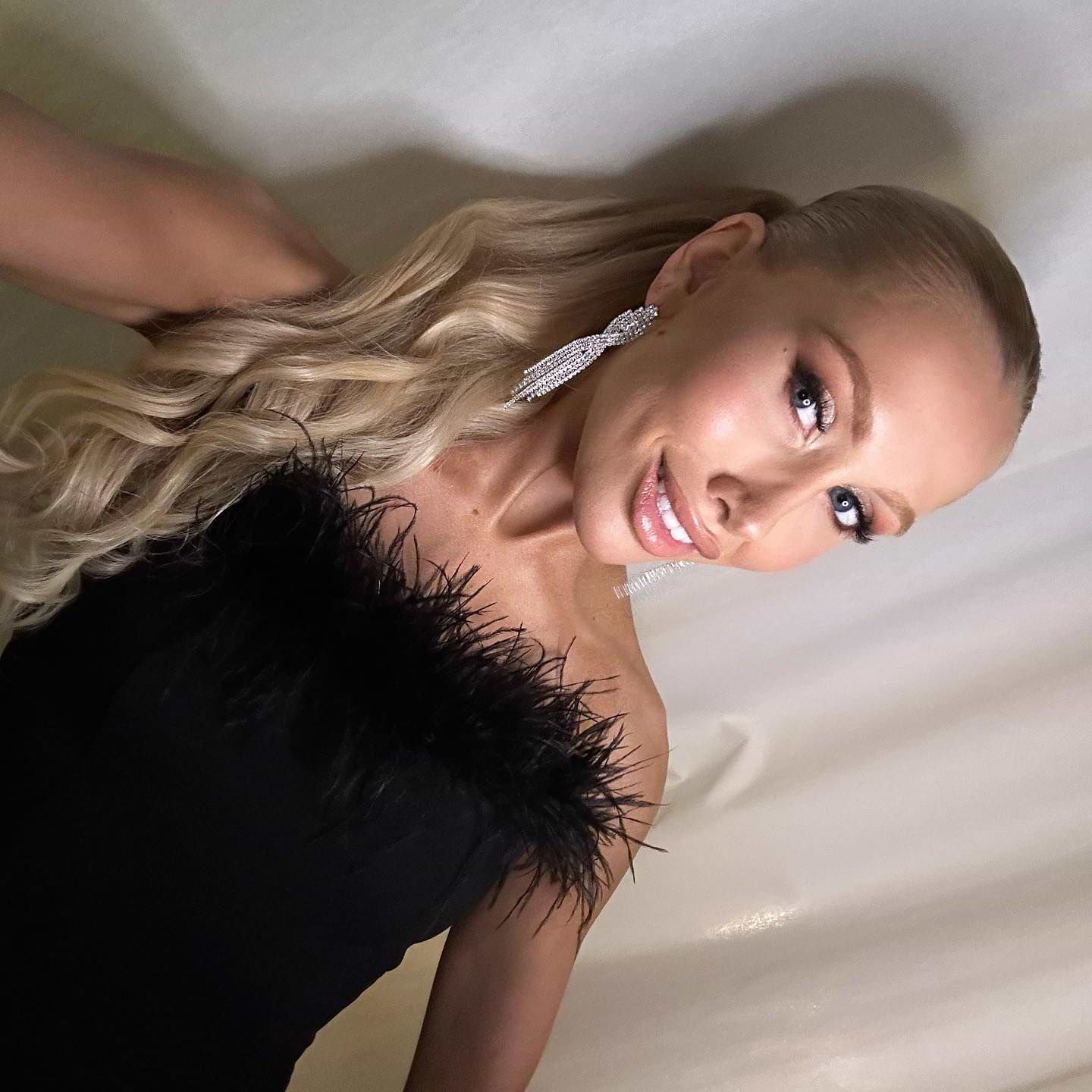 Ponytail 60 cm - Straight - Ponytail - Medium Volume - Cendre Ash Blonde Mix - Rapunzel of Sweden - Image 7