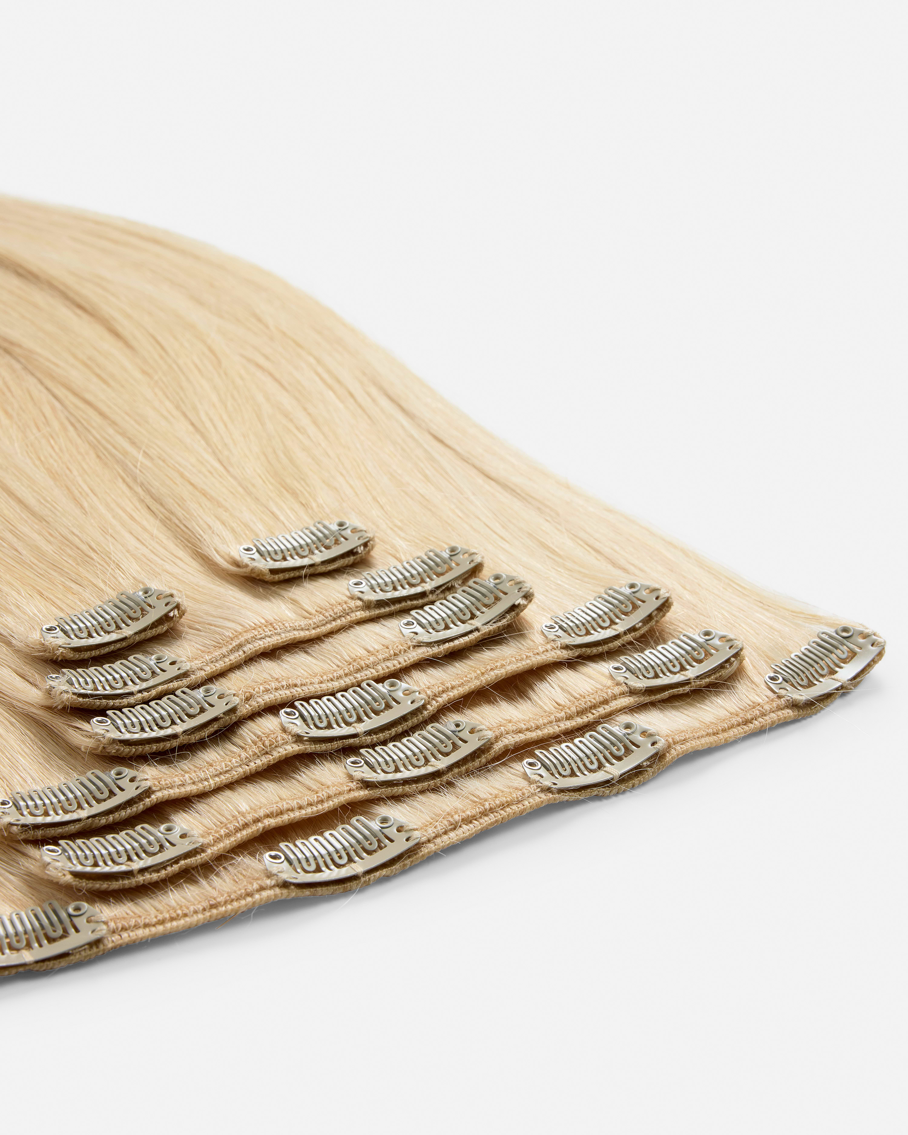 Classic Clip-ins 40 cm - Straight - Classic Clip-ins - Medium Volume - 7 Pieces - Honey Blonde - Rapunzel of Sweden - Image 4