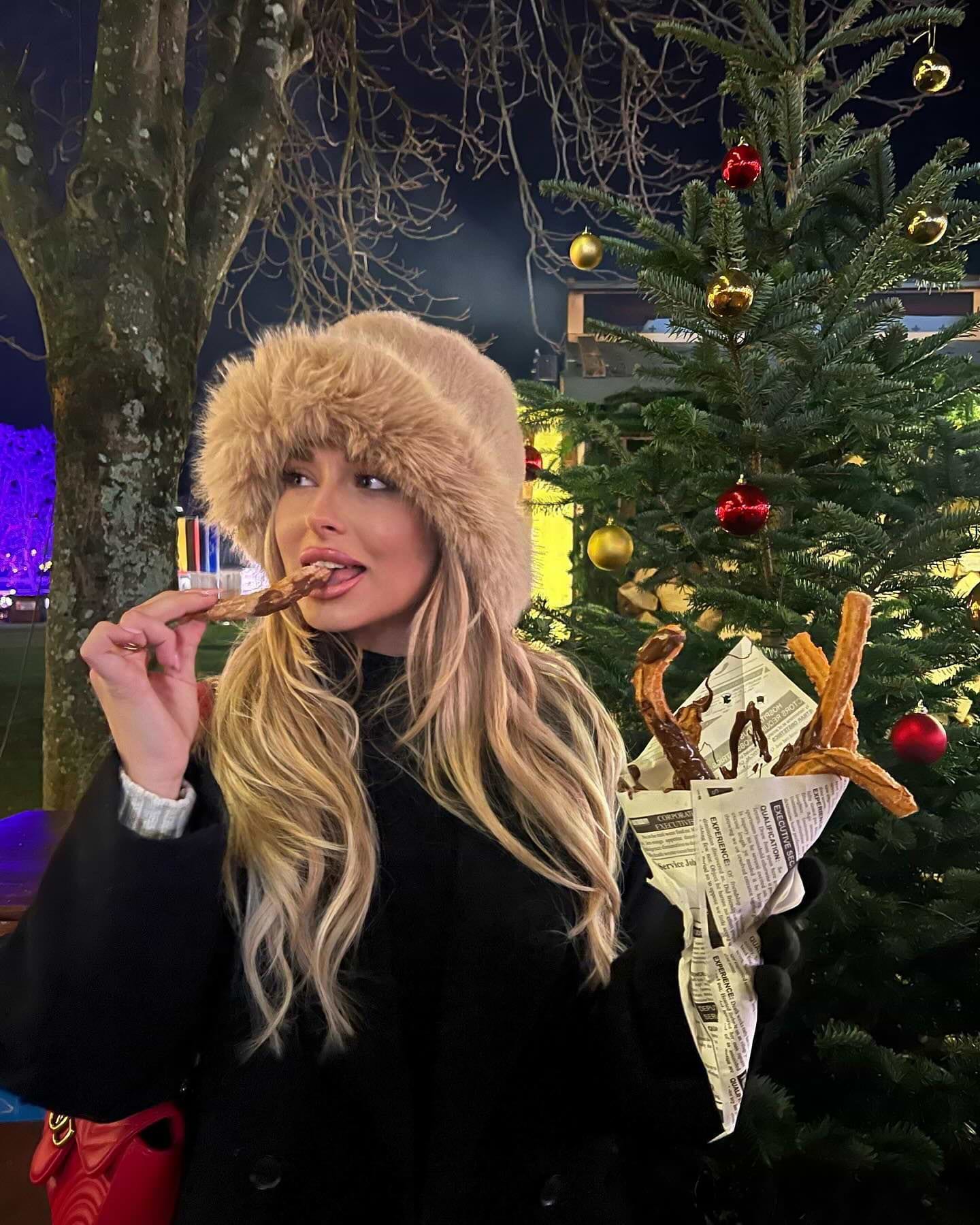 Classic Clip-ins 50 cm - Straight - Classic Clip-ins - Medium Volume - 7 Pieces - Cool Platinum Blonde Balayage - Rapunzel of Sweden - Image 6