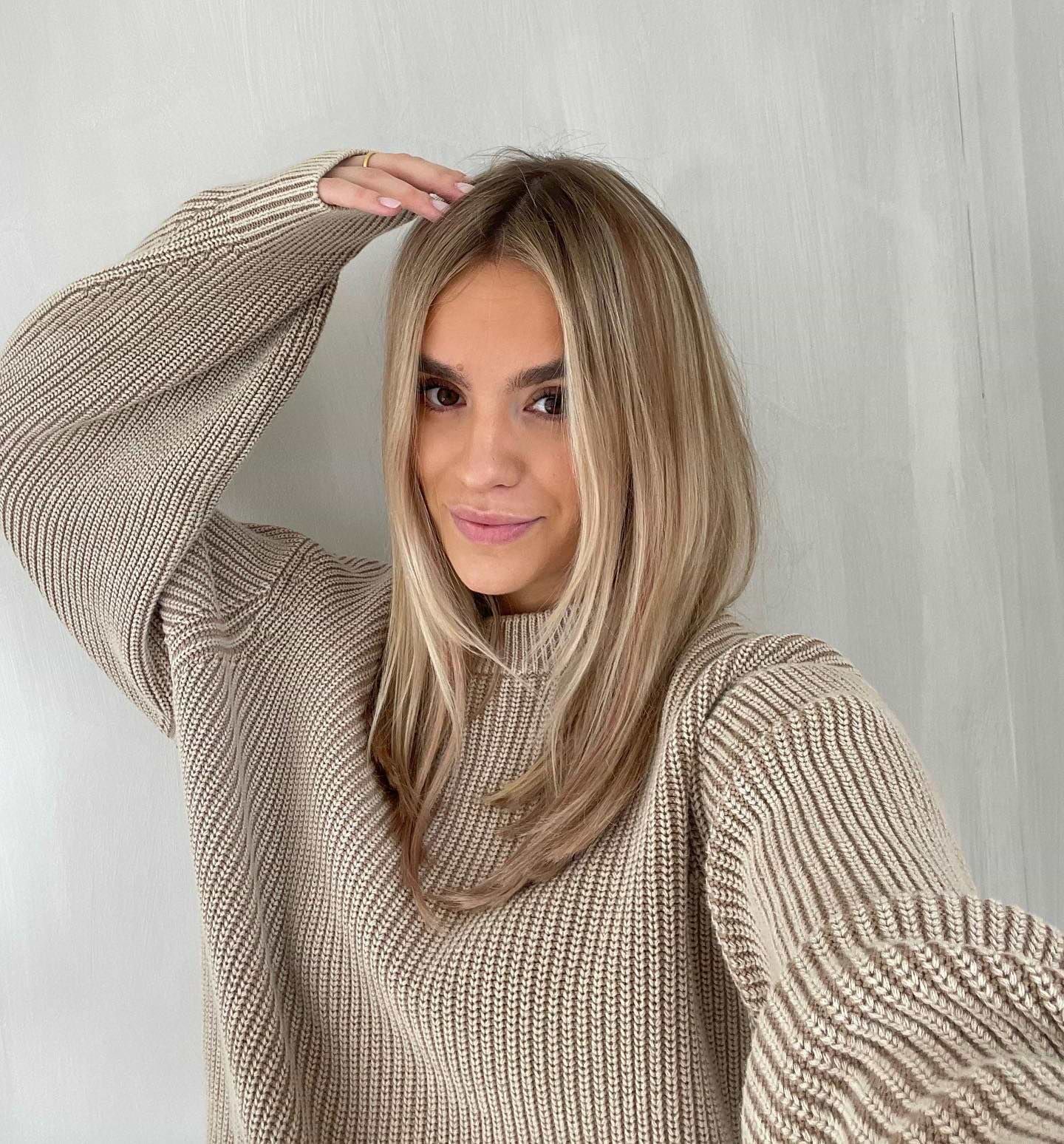 Classic Clip-ins 40 cm - Straight - Classic Clip-ins - Light Volume - 3 Pieces - Sandy Blonde Balayage - Rapunzel of Sweden - Image 6