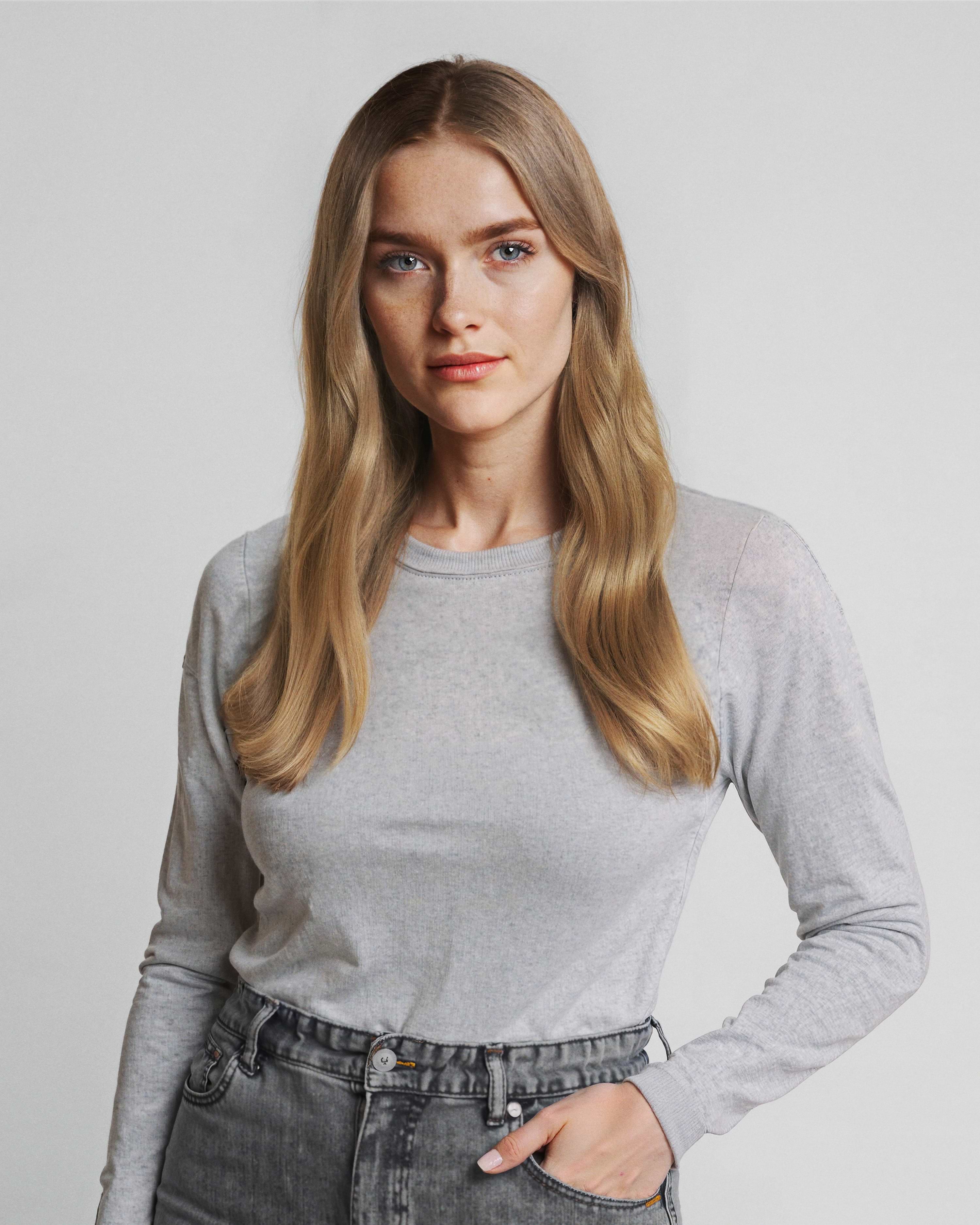 Classic Clip-ins 40 cm - Straight - Classic Clip-ins - Light Volume - 3 Pieces - Natural Brown ColorMelt - Rapunzel of Sweden - Image 2