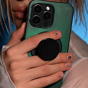 Triangle Knurl Black &mdash; MagSafe PopGrip image number 3