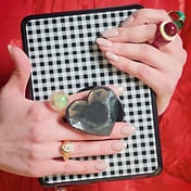 Crystal Heart Black Glitter &mdash;  MagSafe PopGrip image number 3