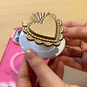 PopOut Sacred Heart Gold &mdash; MagSafe PopGrip image number 3