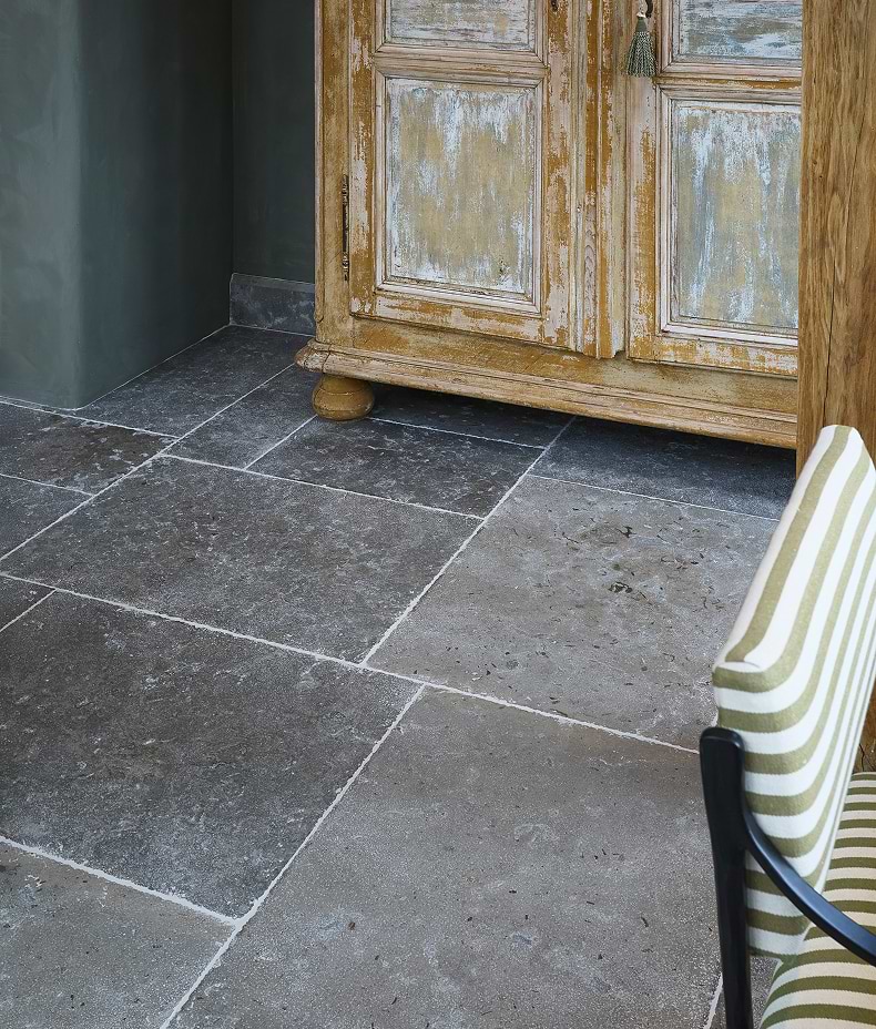 Aquitaine Limestone Seasoned Finish