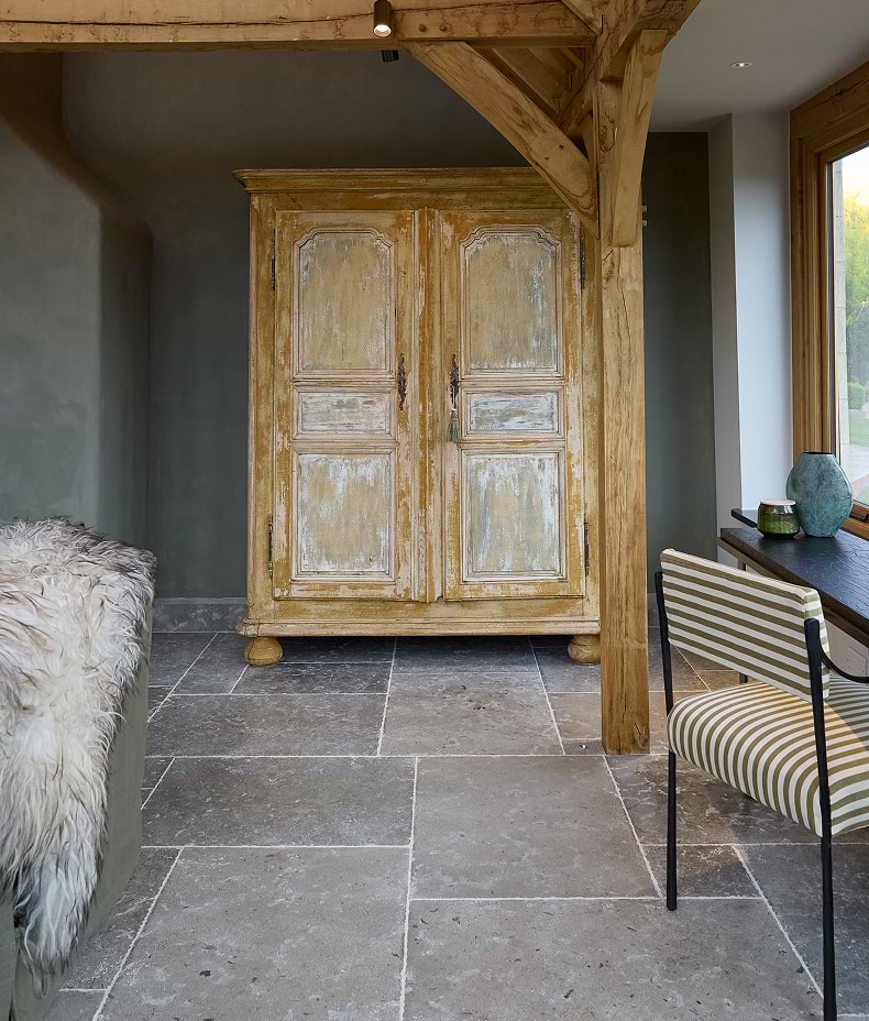 Aquitaine Limestone Seasoned Finish