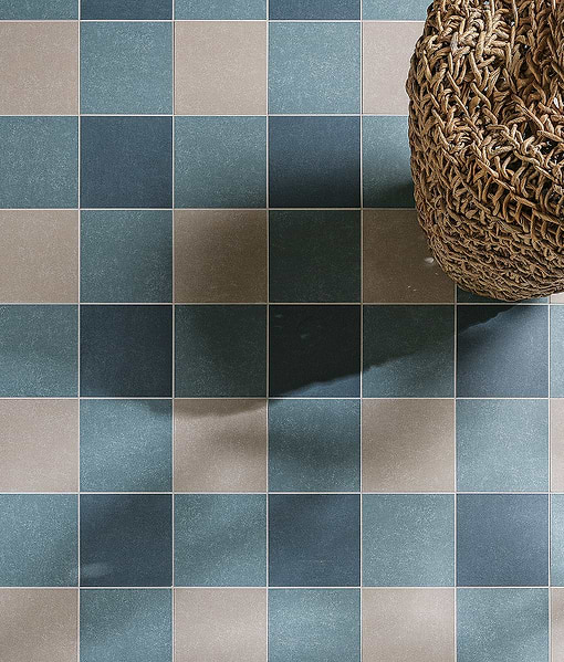 Aventuras Blue Field Porcelain