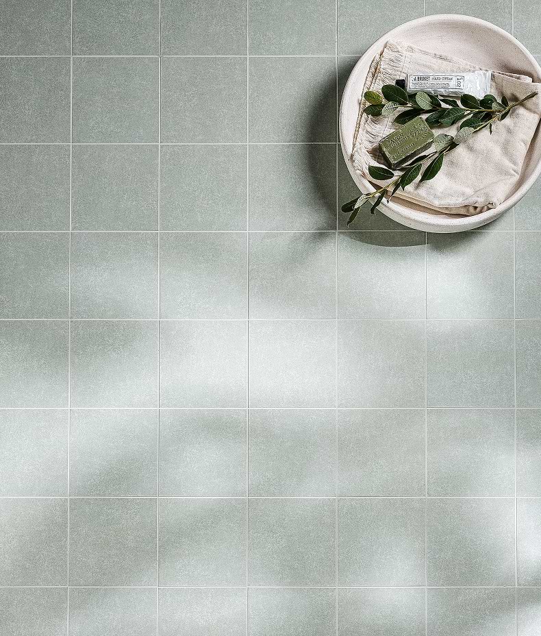 Aventuras Olive Field Porcelain